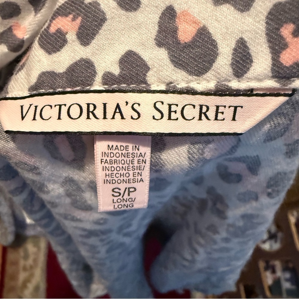 Victoria's Secret Leopard Print 2 Piece Pajamas Button Up Top Elastic/Tie Bottom - Picture 6 of 9